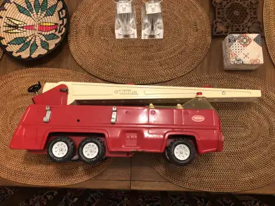 MCM Die Cast Red Metal Tonka Fire Truck With Extendable Ladder Follow on instagram @redheadvintage72...