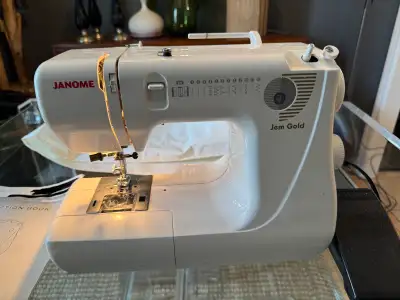 Janome Jem Gold 660 sewing machine - manual included