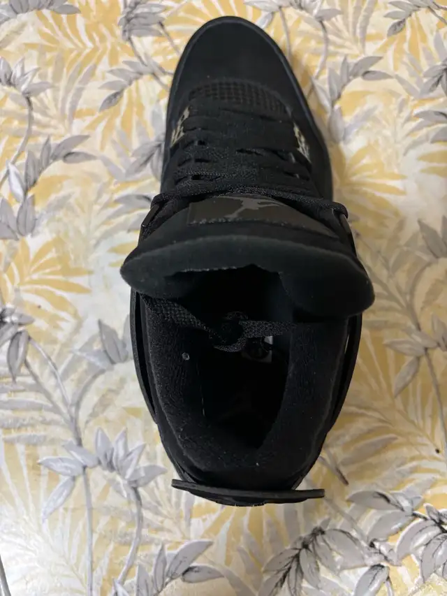Air Jordan 4 Retro in Men's Shoes in City of Toronto - Image 4
