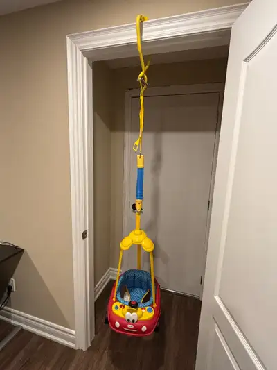 Door frame Baby swing. Attach to door frame (see picture). Easy attach and detach.