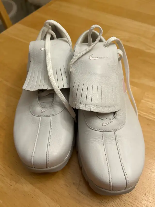 New Women’s size 6.5 Nike Golf  Shoes in Golf in Oakville / Halton Region - Image 2
