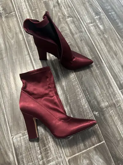 Women’s Guess Heels Size 5, View more