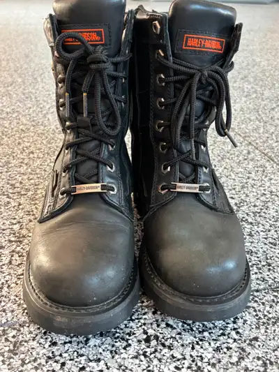 Ladies Harley Davidson Leather Motorcycle Boots, Size 7, Steel Toe, Side zipper, very comfortable an...