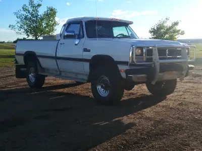 Selling a beauty of an original 1st Gen Cummins. LE trim, full load, sunroof (custom installed). Eve...