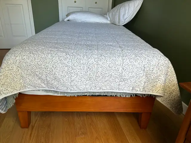 barely used twin bed and mattress in Beds & Mattresses in Delta/Surrey/Langley - Image 4
