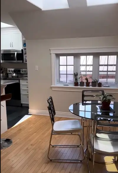 2 bedroom 1 bathroom - Newly renovated bright unit