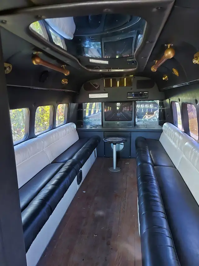 limousine autobus party bus  1991 25 passager in RVs & Motorhomes in West Island - Image 11