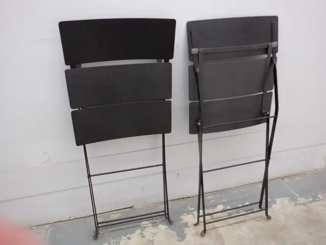 folding black metal patio chairs