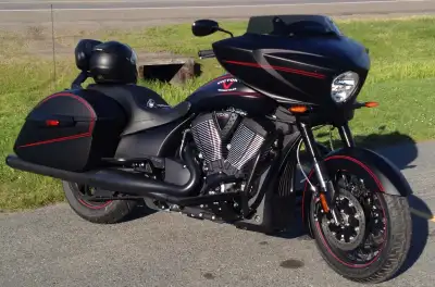 I'm selling as is, a 2015 Victory Cross Country touring motorcycle with 22,911 kms, a black finish a...