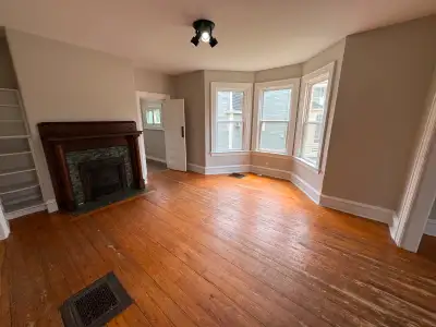 HEAT INCl. Spacious 3-Bed 2-Bath Apt with Massive Patio Downtown