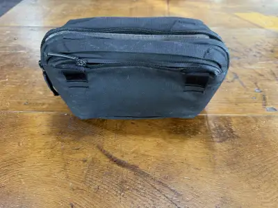 For sale is a combination Peak Design Tech Pouch and Field Pouch, both first versions. Good conditio...