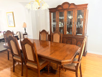 Dining room hutch, table & chairs 