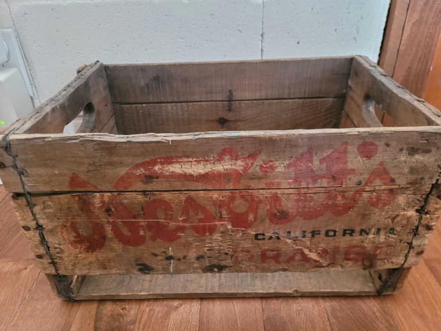 Caisse/boite de bois antique Nesbitts 18" x 11" x 10" dans Art et objets de collection  à Laurentides - Image 2