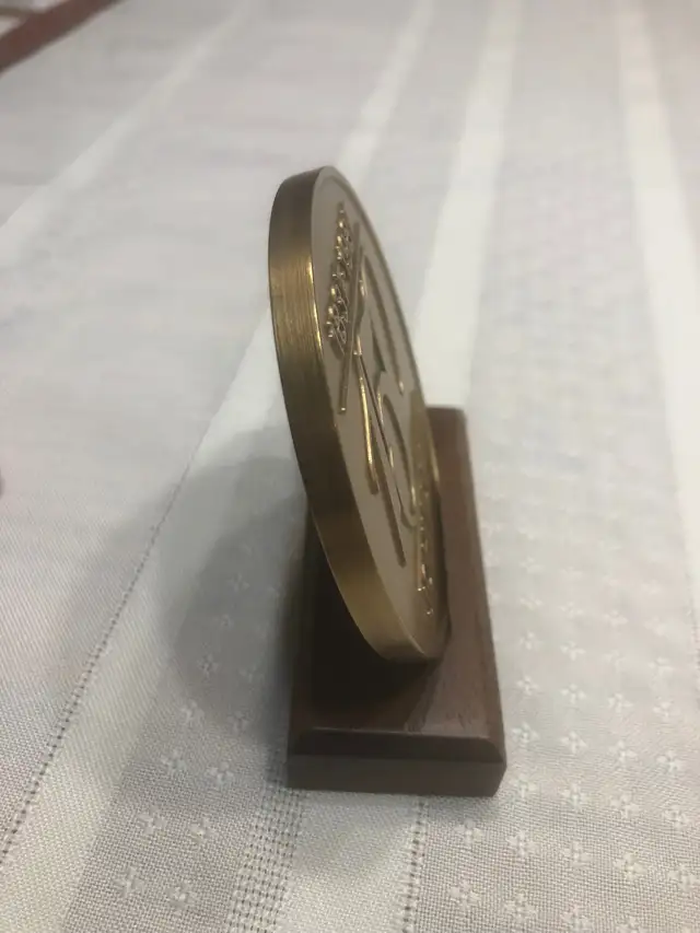 1987 John Deere 150 year Desktop Medallion w/wood Stand Advertis in Arts & Collectibles in Regina - Image 9