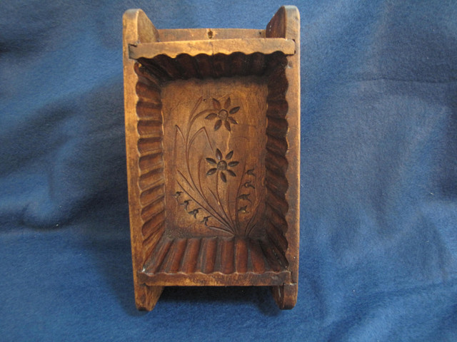 ANTIQUE WOODEN BUTTER MOLD MAPLE SUGAR MOLD in Arts & Collectibles in Guelph - Image 3