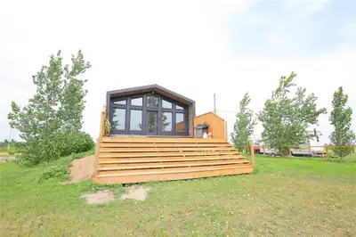 Personal peaceful retreat at Lake Manitoba Built in 2023 2 Bedrooms 1 Office Quartz Kitchen Tiled Ba...
