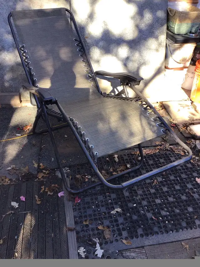 Reclining Gravity Patio Chair  in Patio & Garden Furniture in Oakville / Halton Region - Image 4