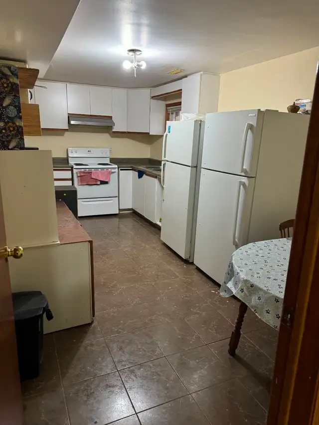 FULLY FURNISHED ROOM IN BASEMENT IN MALTON ONLY FOR GIRLS in Room Rentals & Roommates in Mississauga / Peel Region - Image 8