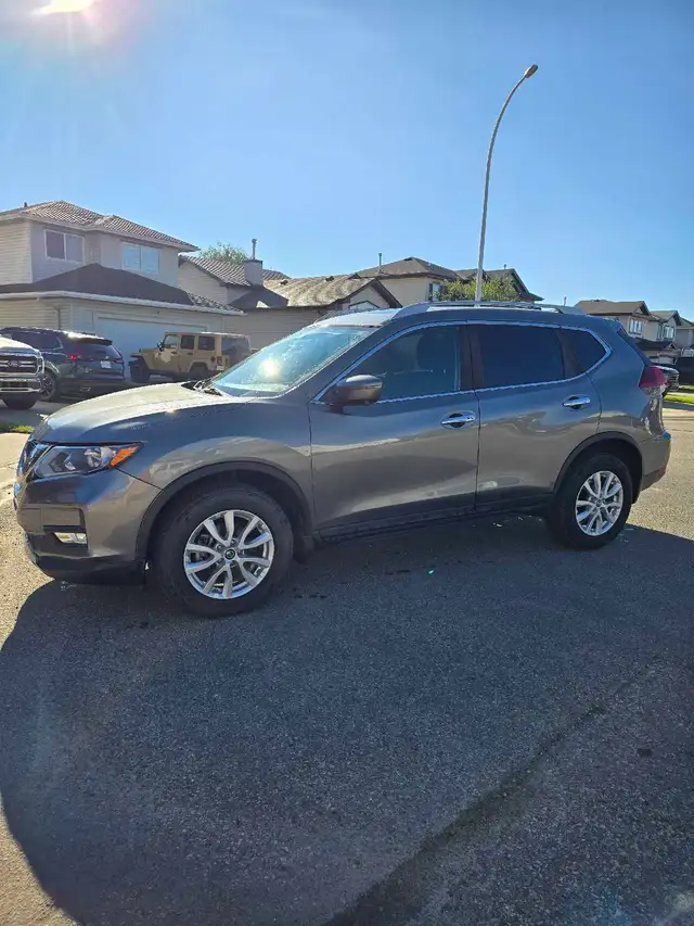 2018 Nissan Rogue SV AWD low KM