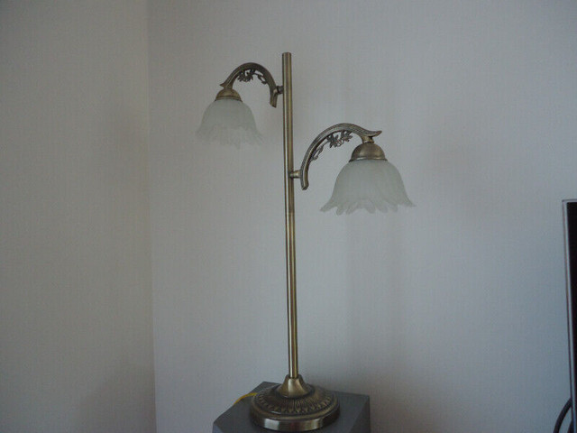 lampe sur table dans Éclairage intérieur et plafonniers  à Lévis