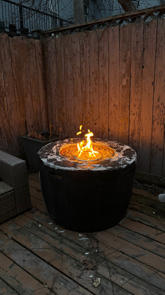 XL Outdoor propane fire pit in Patio & Garden Furniture in City of Toronto - Image 2