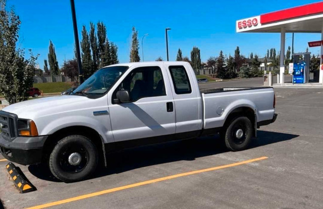 2006 Ford F-250 XL SuperDuty in Cars & Trucks in St. Albert