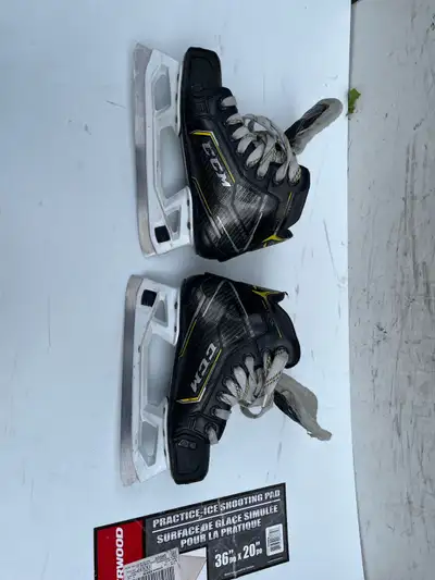 Patins de gardien de but CCM Super Tacks taille 2 (junior), View more