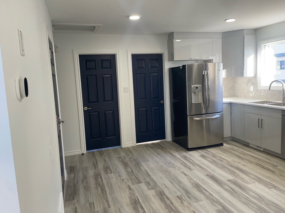 2 Bedrooms brand new Garage Suite 5