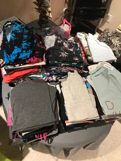 STILL A GREAT SELECTION LEFT Lots more just added EUC or New Ladies Tank Tops & Sleeveless Tops Larg...