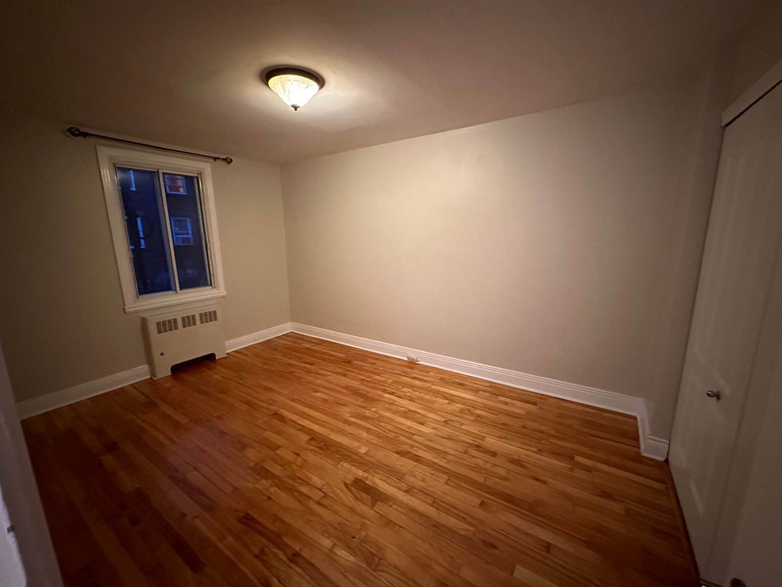 Beautiful  5½ with Parking & Backyard – NDG — photo 3