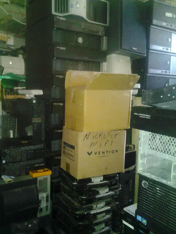 GW Instek Intelligent Counter GFC-8131H frequency counter 900+pc in Other in City of Montréal - Image 7