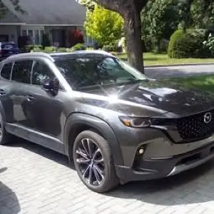 Mazda cx50 GT-Turbo, 2024, +- 24,000 km. Gris foncé extérieur et cuir noir intérieur. Possibilité d'...