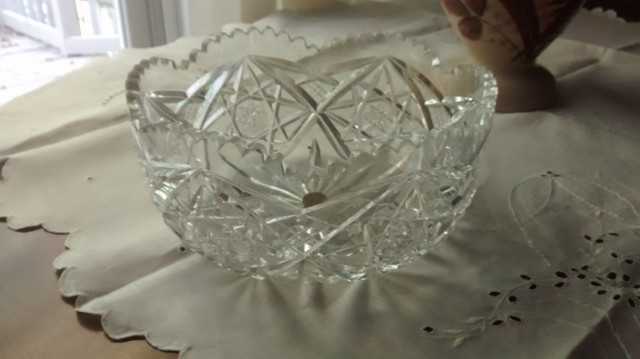 Pinwheel Crystal Bowl in Kitchen & Dining Wares in Mississauga / Peel Region