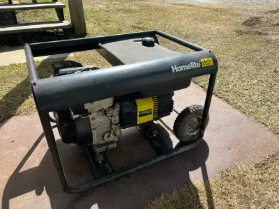 Homelite LR4400 gas generator. 8hp Briggs & Stratton engine. 4000 watt operating capacity. Bought a...