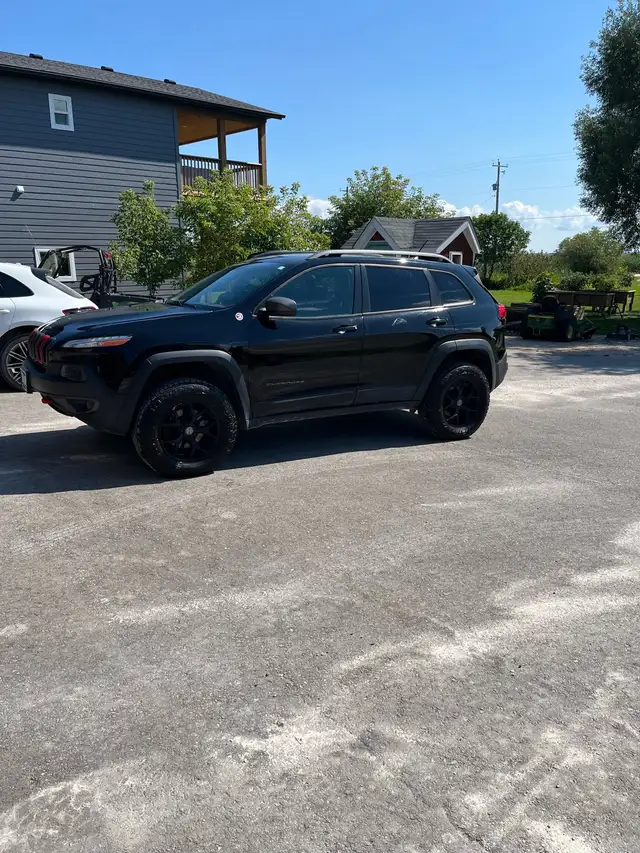2017 Jeep Cherokee Trailhawk562911384333209602