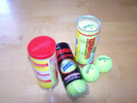 Balles tennis pour jouer ou amuser les chiens