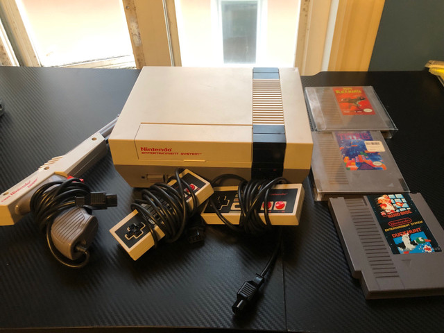NES avec 3 jeux  dans Consoles classiques  à Ville de Québec