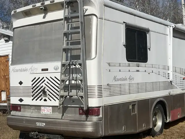 1996 Newmar Mountain Aire 40 ft. motorhome in RVs & Motorhomes in Grande Prairie - Image 3