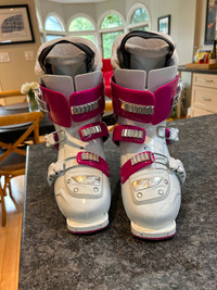 Youth/Womens Ski Boots