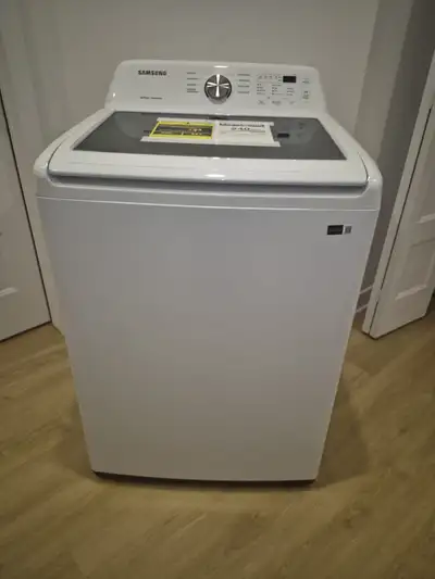 Laveuse et sécheuse neufs à vendre Valeur en magasin chez Brick 745$ + 645 $ Modèles Laveuse haute e...