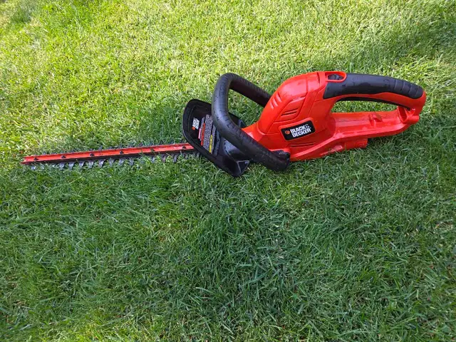 Black & Decker Hedge Trimmer