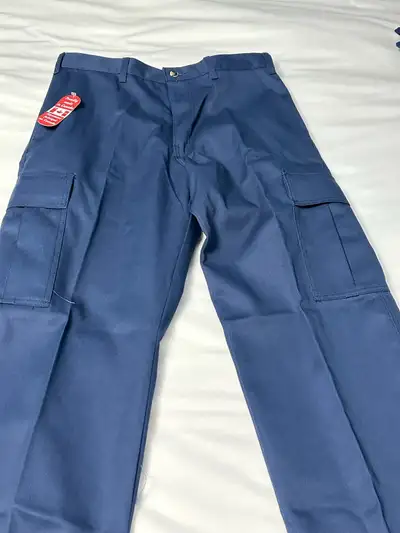 Selling brand new, Big Bill cargo work pants Brand: Big Bill Size: 34 x 34 (waist fits closer to a 3...