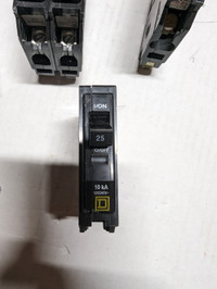 Electrical circuit breaker