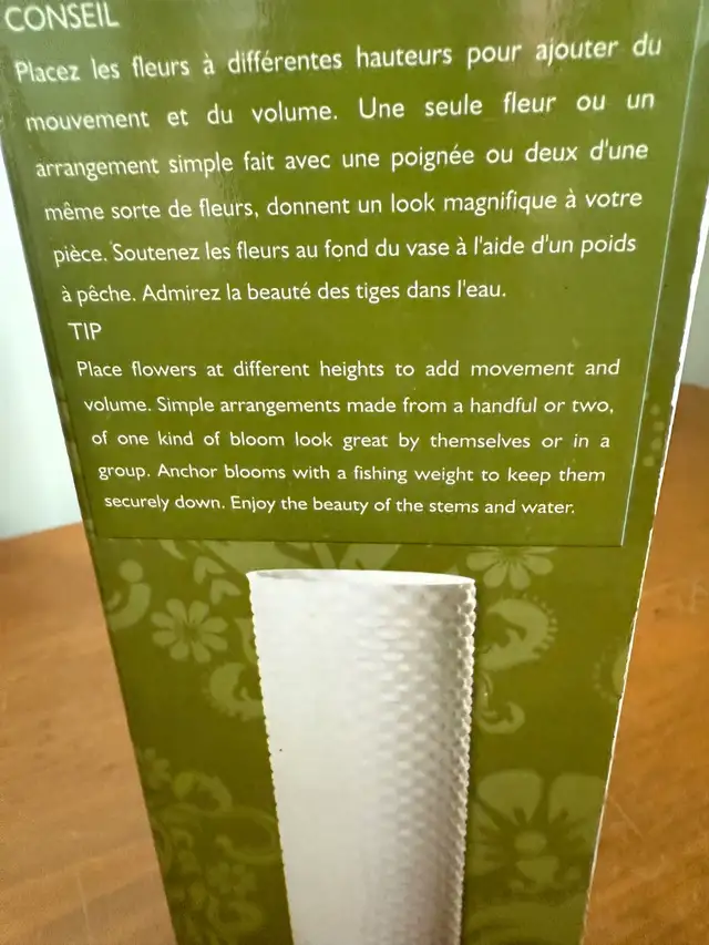 White Flower Vase in Home Décor & Accents in Calgary - Image 4