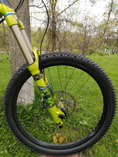 I have a mint fox 36, 20mm thru axle, 160mm travel, 8" tapered steer tube length with a 26" wheel fo...