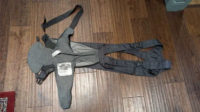 Lightweight Baby Carrier in Strollers, Carriers & Car Seats in Hamilton - Image 3