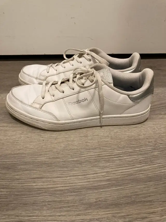 Women's Reebok Shoes in White and Silver, Size 10 in Women's - Shoes in Kitchener / Waterloo - Image 3