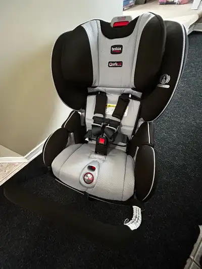 The Britax Boulevard Click Tight Convertible Car Seat is designed for children rear-facing from 5 to...