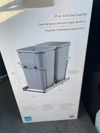 Soft close trash bin 
