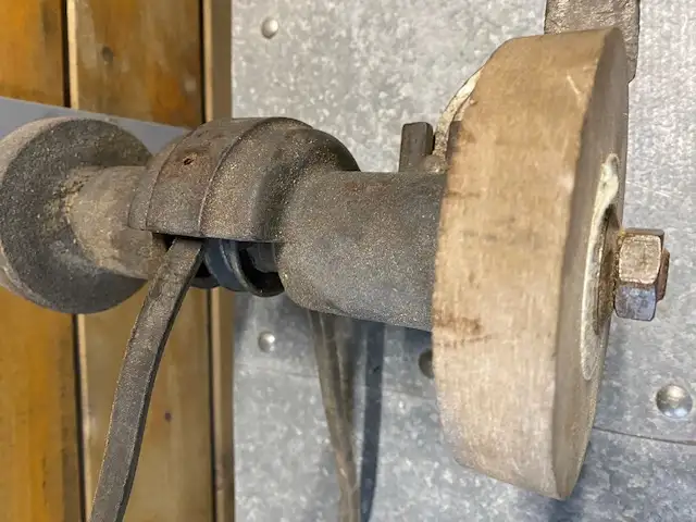 Meuleuse d'établi - BENCH GRINDER BELT DRIVEN in Power Tools in Saint-Jean-sur-Richelieu - Image 6